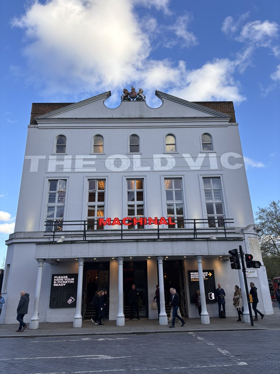 matt_shoreditch's tweet photo. Back at the @oldvictheatre to see Machinal. Only £10 thanks to the awesome #PWCPreviews scheme #OVMachinal https://t.co/Kdyn5Xcelu