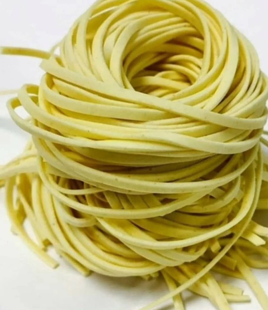 Fresh Linguine - pair with your favourite Queen's Pasta sauce to enjoy a quick, delicious and hearty weeknight meal. 😋

#queenspasta #toronto #food #pasta #madeinontario