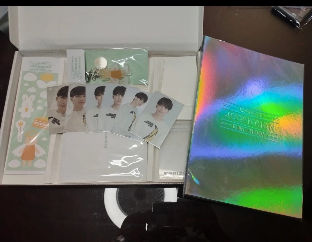 pjmchwita's tweet photo. VENDA /VENDO 

 jeonghan birthday box por 240,00 + frete direto até você (inter portugal > brasil) 

pagamento imediato! https://t.co/49QYECY0rA