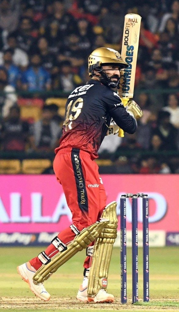 LetsXOtt's tweet photo. This One Man's Innings > #OrangeArmy 

#DineshKarthik #RCBvSRH #Kohli https://t.co/ufLiPCsMif