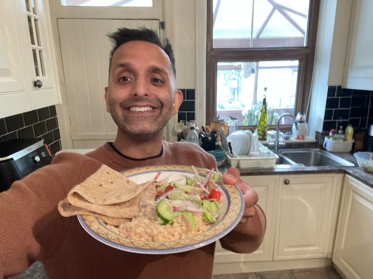 Post clinic dinner at #Mamakhans is one of my faves - white dhaal with a zesty salad and freshly made rotis Honestly nothing better after a busy day!