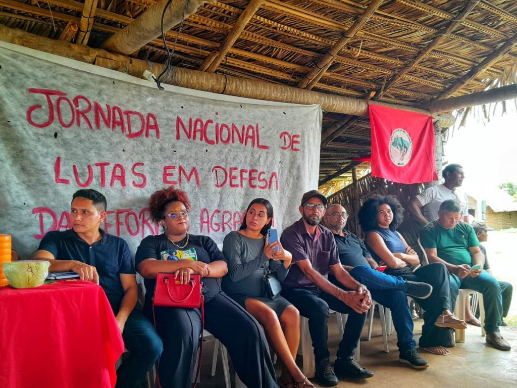 mst_maranhao's tweet photo. Estamos na Jornada Nacional em Defesa da Reforma Agrária! No Maranhão realizamos uma Assembleia Popular com mais de 200 famílias em defesa da terra para viver e produzir alimentos saudáveis. 

#OcuparParaAlimentar
@MST_Oficial https://t.co/tm1pjuHx0A