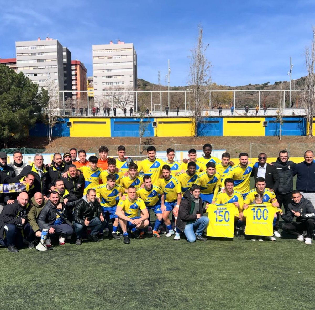 Aquest diumenge a les 12h necessitem el suport de tota la comunitat de la Guineueta: pares, mares, familiars, jugadors i jugadores. Tothom qui vulgui assistir pot passar a partir de dimecres per les oficines per recollir la invitació.