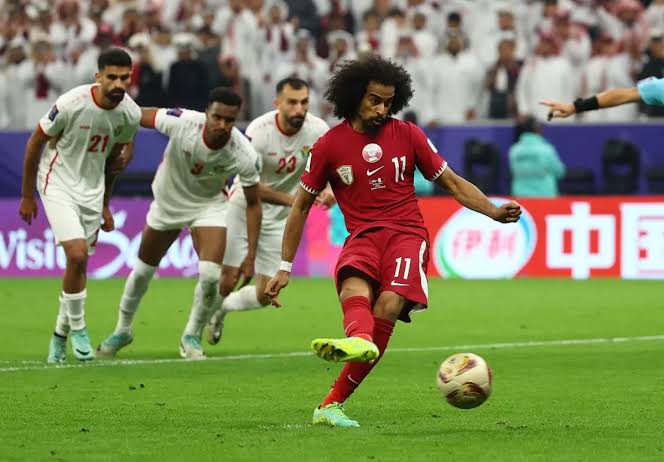 pinalti final piala asia kemarin sangat hebat bisa berkali kali pinalti ...🤔🤔🤔 ini lah sepak bola Qatar kekayaan bisa membuat kemenangan
