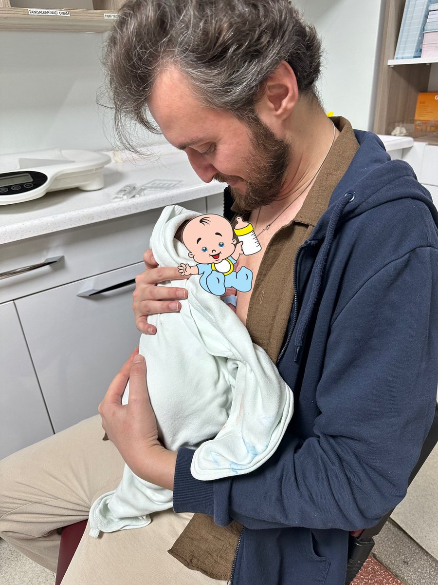 2,5 yıl önce babam Ömer’i yanına alan Rabb’im, 2,5 sene sonra evlat Ömer’i kerem (ikram) etti. Hoşgeldin oğlum. 👶 Hoşgeldin, Elif Beren’imin kardeşi. 👧 👶 Hoşgeldin şükür sebebim. 🤲🏻 Hoşgeldin, babamın mirası. 🌲 Hoşgeldin Ömer Kerem. 🌺 ♥️