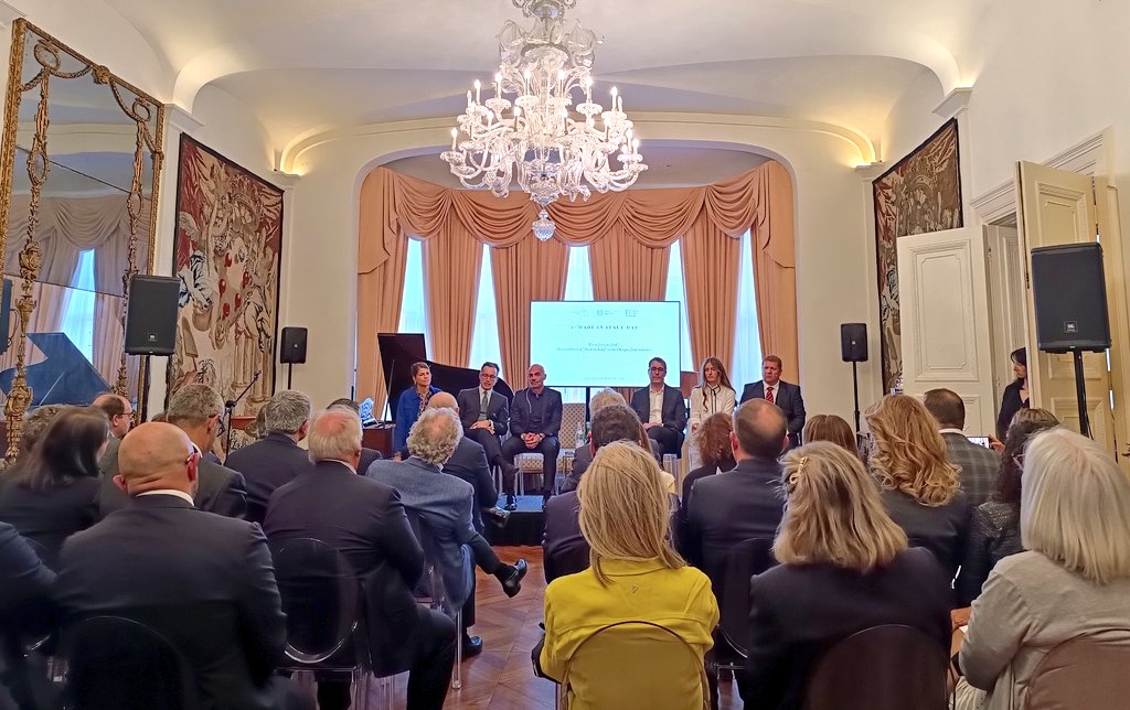 Italy in UK tweet media