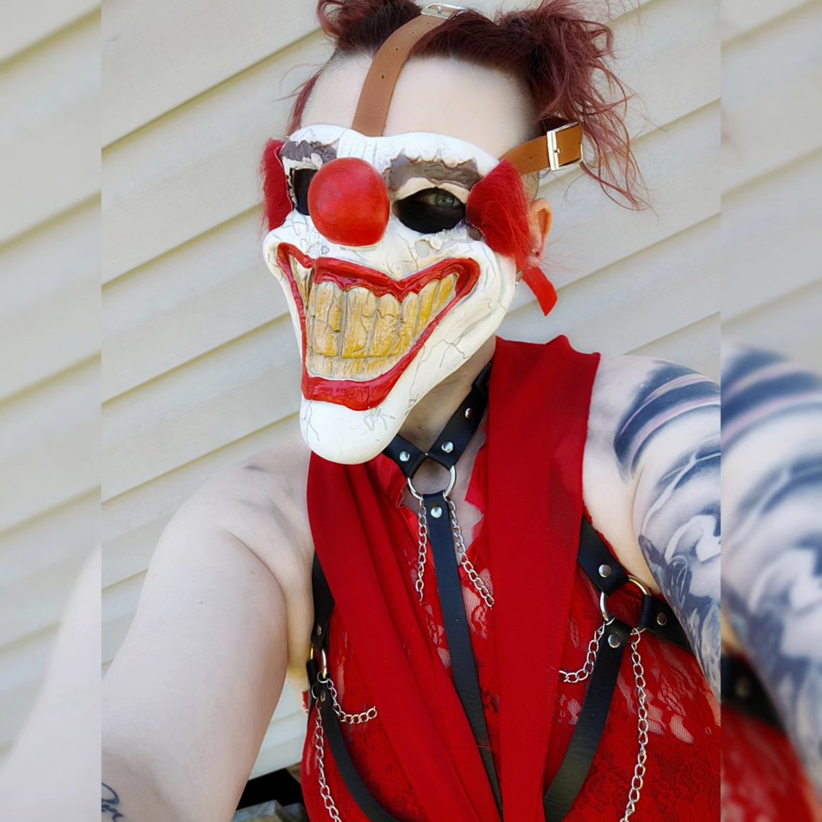 xRHEEPx's tweet photo. Sweeth Tooth Inspo 🥰😍
#twistedmetal #sweettooth #adultcosplay #nsfw #clown #clownmask #maskedgirls https://t.co/shHtTsY2dD