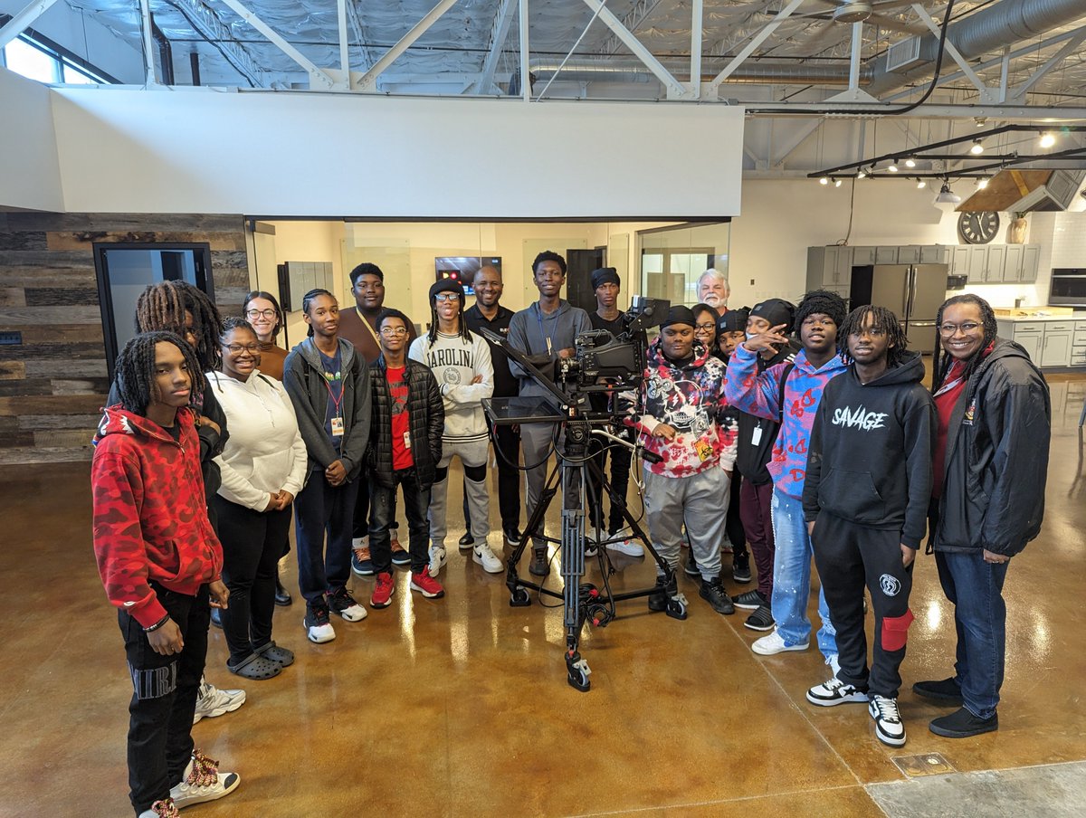 ElevateStLouis's tweet image. The wonderful team at @spot_cs hosted our Career Day in Media Production. Hands-on experiences inspired our students. See more images with captions: facebook.com/ElevateStLouis

#NoOneGetsThereAlone
#LetsChangeTheNarrative