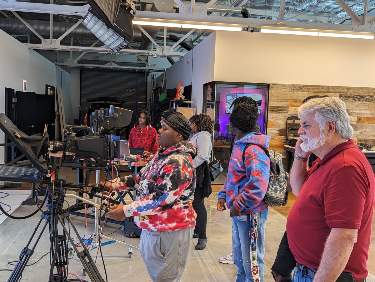 ElevateStLouis's tweet image. The wonderful team at @spot_cs hosted our Career Day in Media Production. Hands-on experiences inspired our students. See more images with captions: facebook.com/ElevateStLouis

#NoOneGetsThereAlone
#LetsChangeTheNarrative