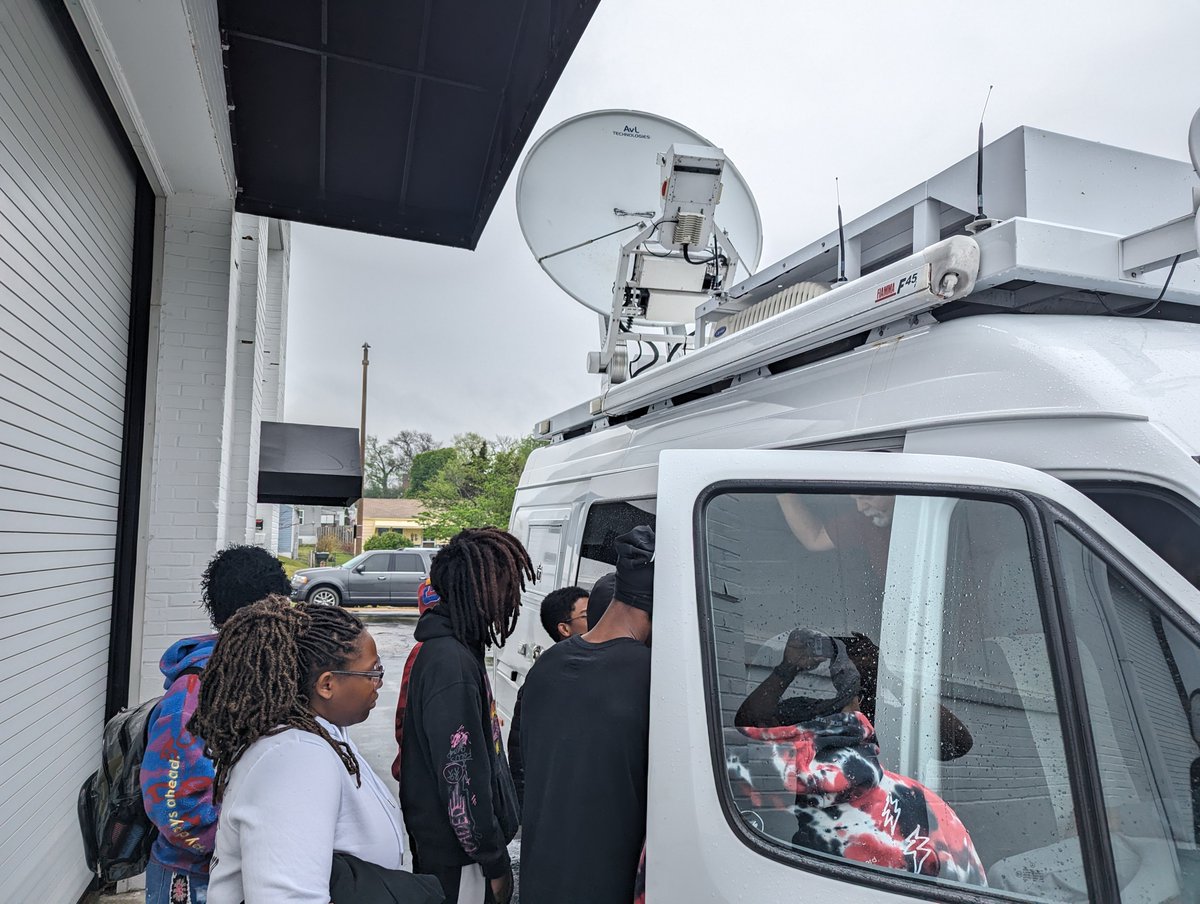 ElevateStLouis's tweet image. The wonderful team at @spot_cs hosted our Career Day in Media Production. Hands-on experiences inspired our students. See more images with captions: facebook.com/ElevateStLouis

#NoOneGetsThereAlone
#LetsChangeTheNarrative
