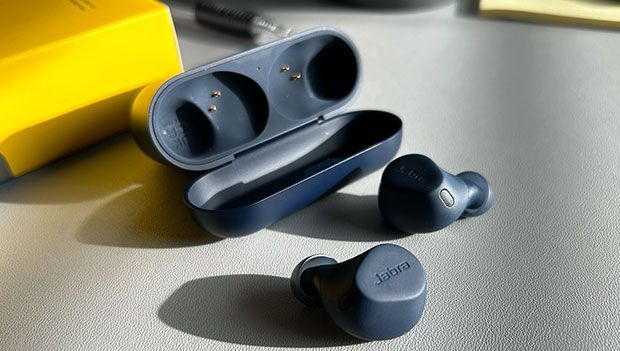 Explore the review of Jabra Elite 8 Active Earbuds for your running sessions. Find out more about their features and performance here: #runninggear #earbuds.
buff.ly/3TyPTV1