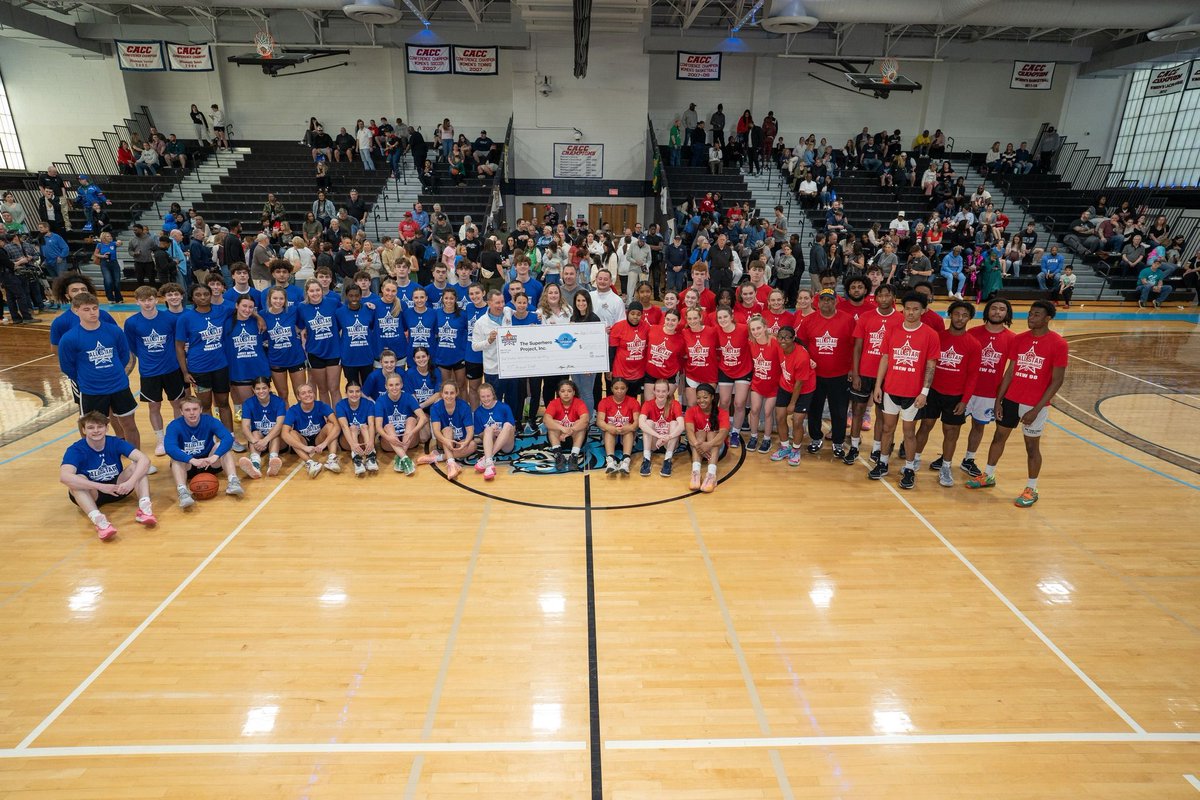Philadelphia All Star Labor Classic always puts together a great event! This year, proceeds benefited The Superhero Project. It's a good day when I get to mix my passion for basketball with my passion for our youth and I am so happy I could be a part of it! 🏀