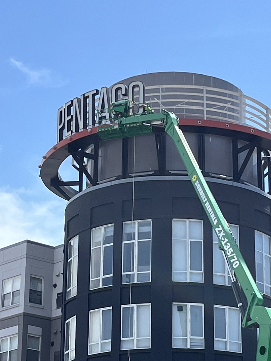Pretty surreal seeing the @PentagonRow signage coming down after almost 25 years but excited for what’s to come at @westpostva. @ARLnowDOTcom @NationalLanding @FederalRealty 🏗️ 🛒
