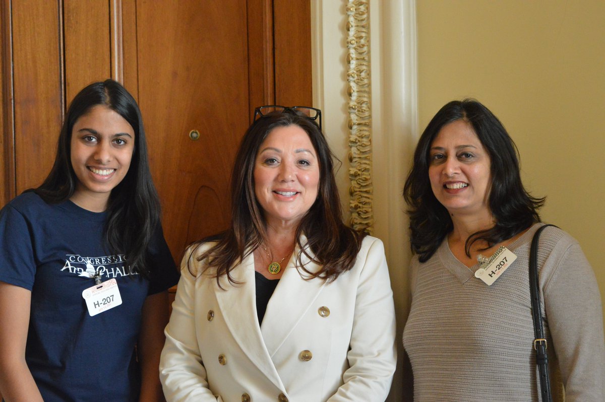 Last week, I enjoyed meeting #OR05 Congressional App Challenge Winner Suhaani from West Linn HS! She was in DC for #HouseOfCode, an event recognizing this year's winners. Suhaani's awesome app 'STEMental' is designed to support her STEM peers by providing mental health resources.