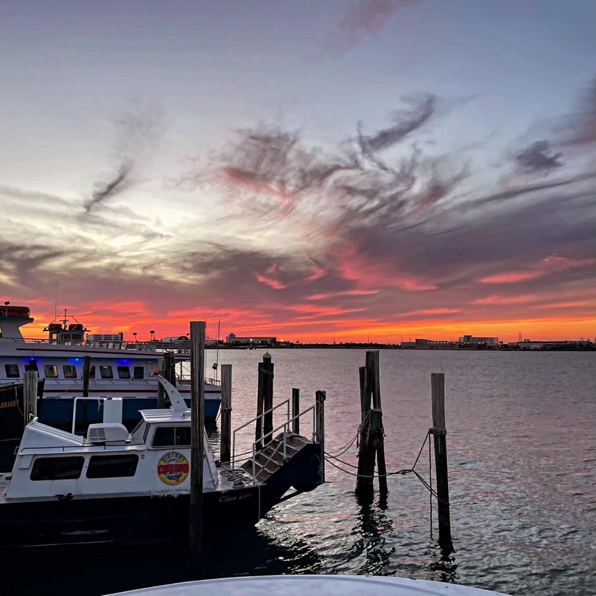 Last night's sunset pics courtesy of Matt... at Rusty's at the Port!! 😎👍🌅🚢🌴🍹#sunsetsarebest #sunsets #boatlife #daycrew #portlife #decklife #rustysfam #rustysseafood #portcanaveral