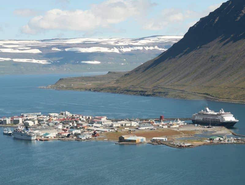 Anzahl der Besucher festlegen, die wir täglich empfangen können.“  Pro Tag können 5.000 Besucher [mit dem Kreuzfahrtschiff] nach Ísafjörður kommen.
„Was Kreuzfahrtschiffe angeht, sind wir der drittgrößte Hafen des Landes und fast so groß wie Akureyri und Reykjavík“, sagt Gylfi.