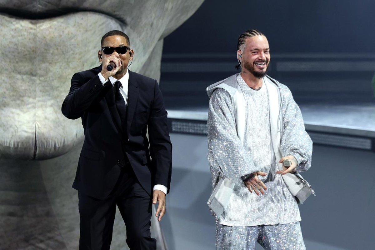 DailyTens's tweet photo. "Will Smith showcases rap skills with unexpected appearance during J Balvin's Coachella performance." https://t.co/tU1CahkTPT https://t.co/BryuaQ7GZd