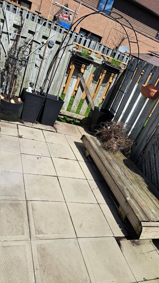 InkedDeviant's tweet photo. Garden Arch Arrived...β‘
Bazillion Screws Later ππ€£ And Voila.
I Did Used A Few Zipties To Secure To The Fence 'Cause It Can Get Windy Here...πͺ
I Love It. Now To Try And Wait For Planting Season...ππΌ
#doitmyself #tinybackyard https://t.co/DyY2AJueug