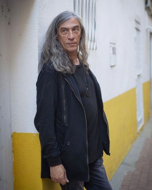 AlbertoTallon's tweet photo. Gerard Quintana ha presentat el seu llibre "La puresa de l'engany" a la @LlibreriaCinta de #Terrassa https://t.co/7IK6s8Gec8