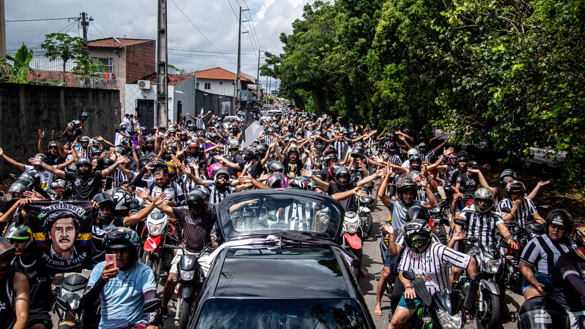 CearaSC's tweet photo. Participou da carreata do título?

Confira o link com as fotos da festa alvinegra.

🔗 https://t.co/9m4z3IvkZW

#CearáSC #CampeãoComVozão https://t.co/2b8AdTIXDs