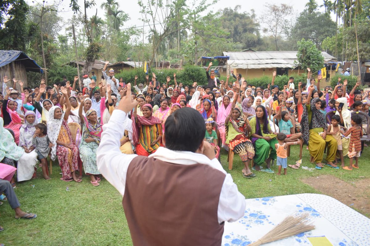 beingAAPian's tweet photo. Aam Aadmi Party is getting tremendous support in Dibrugarh, Assam.

Delhi government minister @ImranHussaain addressed "Nukkad Sabha's" in support of AAP candidate Manoj Dhanowar from Dibrugarh.

#AssamMeinBhiKejriwal https://t.co/3MsOfu4EbG