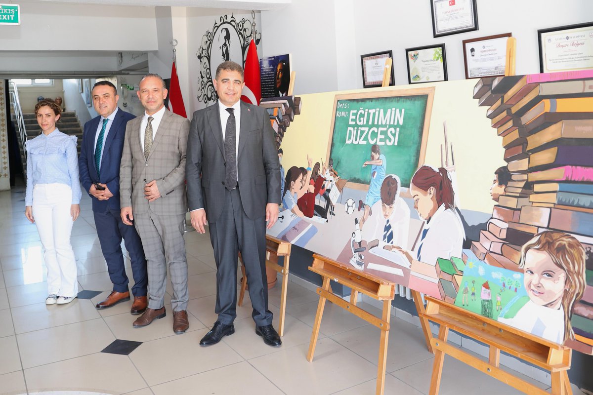 duzce_valiligi's tweet photo. 🖼️ Sanat dolu atölyeler, yaratıcılığın sınırlarını zorlayan öğrenciler! 🎶

🏫 Valimiz Sayın @ValiSelcukAslan, ara tatilin sonrasında Düzce Güzel Sanatlar Lisesi'ni ziyaret etti.

🎨 Okuldaki sanat eğitimi ve faaliyetleri hakkında yetkililerden bilgi alan Sayın Valimiz, atölyeleri gezerek öğrencilerin eserlerini inceleyerek başarılar diledi. 👩‍🎨
