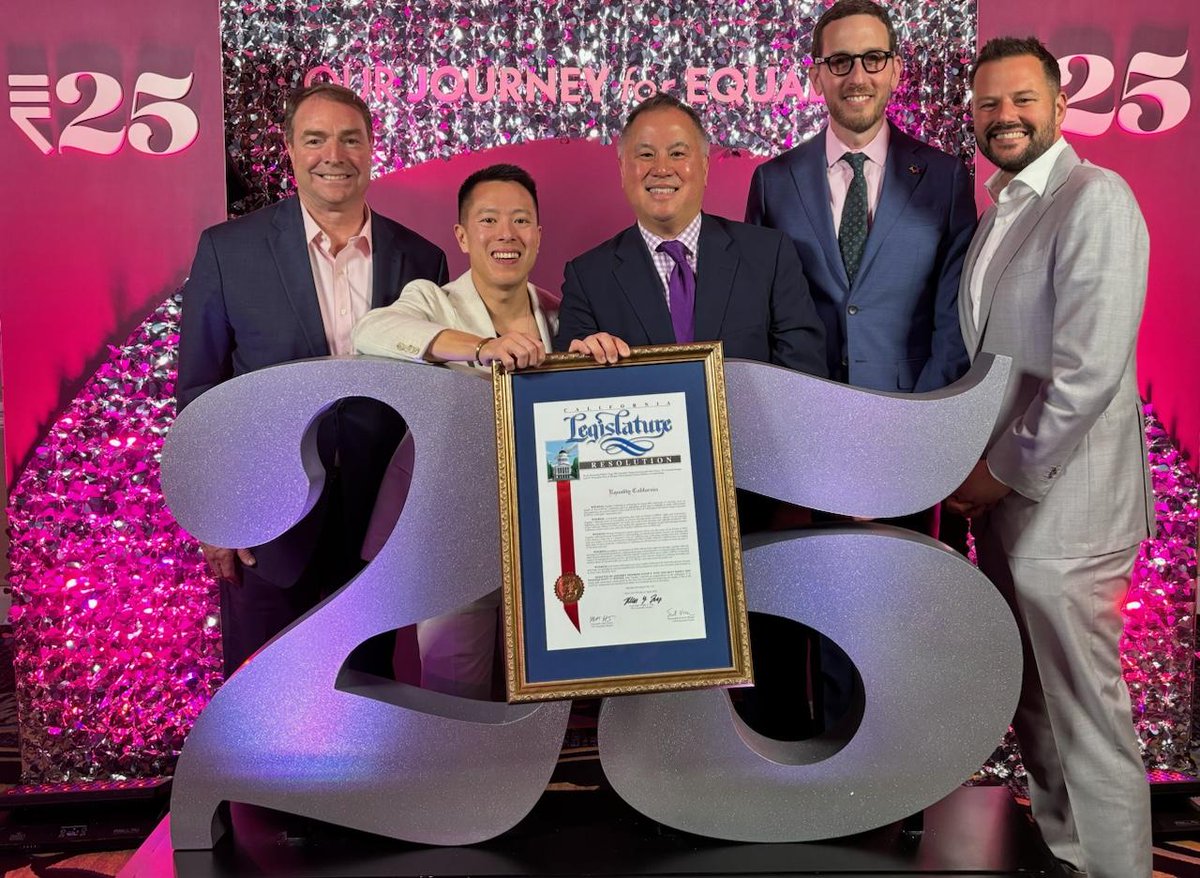 I had a great time celebrating Equality California's San Francisco Equality Awards and presenting a resolution with my colleagues honoring Equality California's 25th anniversary. Congratulations to @EqCA and their honorees for their tireless work in advancing LGBTQ+ rights!