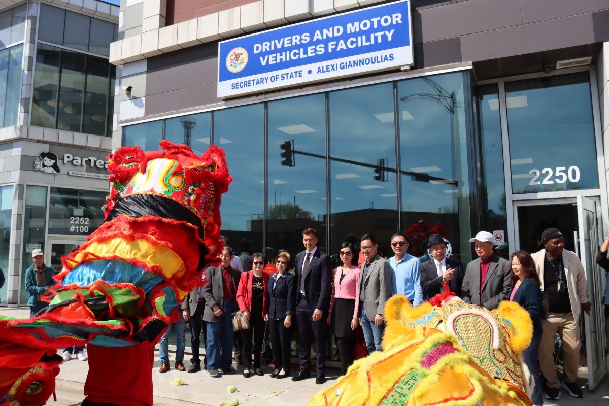 🚨 The First-Ever Chinatown DMV is now open! The “One-Stop-Shop” Express DMV Facility, located at 2250 S. Canal Street, Chicago, IL, offers no-appointment, walk-in services and is open Monday to Friday, 8:00 am to 5:30 pm.