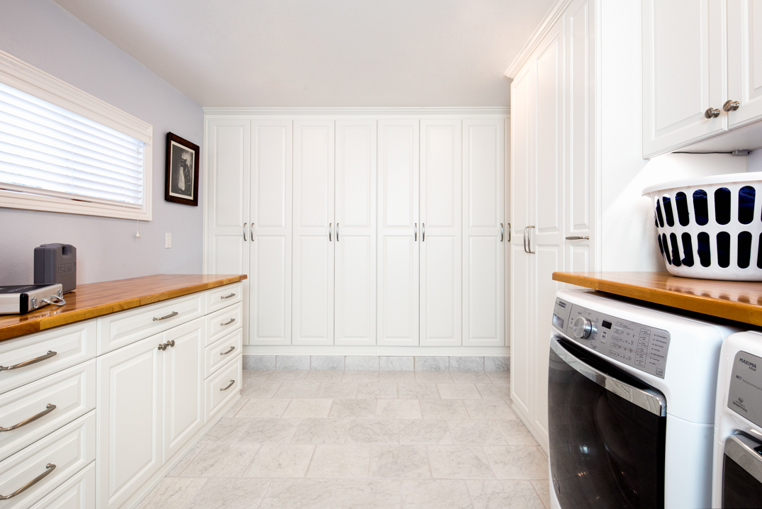 valetcustom's tweet image. The difference between loathing or loving the laundry is a beautiful custom laundry room by Valet. Schedule a free consultation and let us take the stress out of your household chores.

#LaundryDay #LaundryRoom #ChoreChart #LaundryRoomMakeover #LaundryRoomGoals