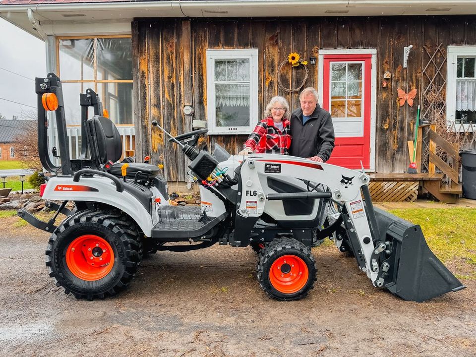 Marvin and Judith are all set for a summer with their Bobcat tractor☀️🙌

📸:  @bobcatovmarc 
#wearebobcat #onetoughanimal #Tractor
