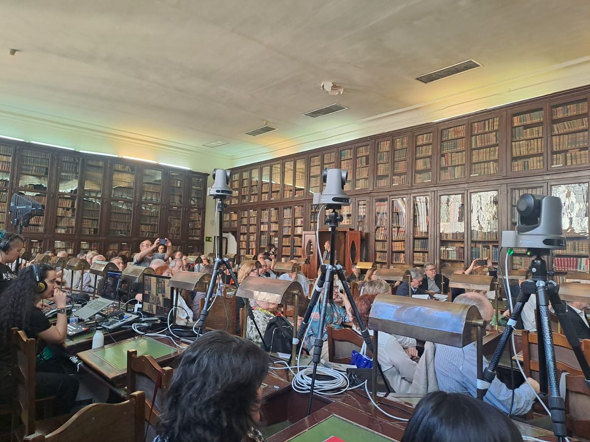 librolecturagob's tweet photo. Para abordar el tema, hemos contado con tres conferenciantes de lujo 🤩

➡️Luis Mateo Díez, #PremioCervantes 2023
➡️Antonio Monegal, #PremioNacionaldeEnsayo 2023
➡️Aurora Luque, #PremioNacionaldePoesía 2022

¡Gracias a todos los asistentes por vuestra participación! 👏 https://t.co/whZC6jrtjM