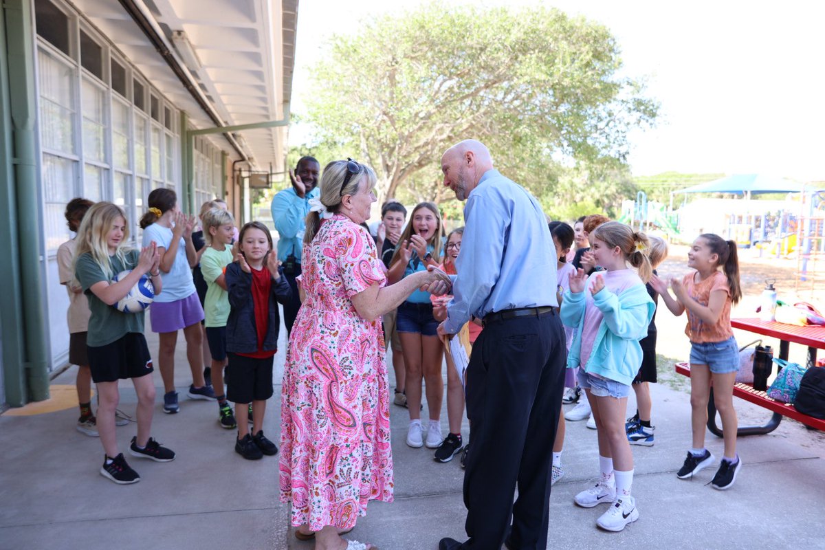 Congratulations to Kristen Jordan, a Coronado Beach Elementary teacher, for earning her 30-year service pin. Thank you for all you do for our students! #AchievingExcellenceTogether