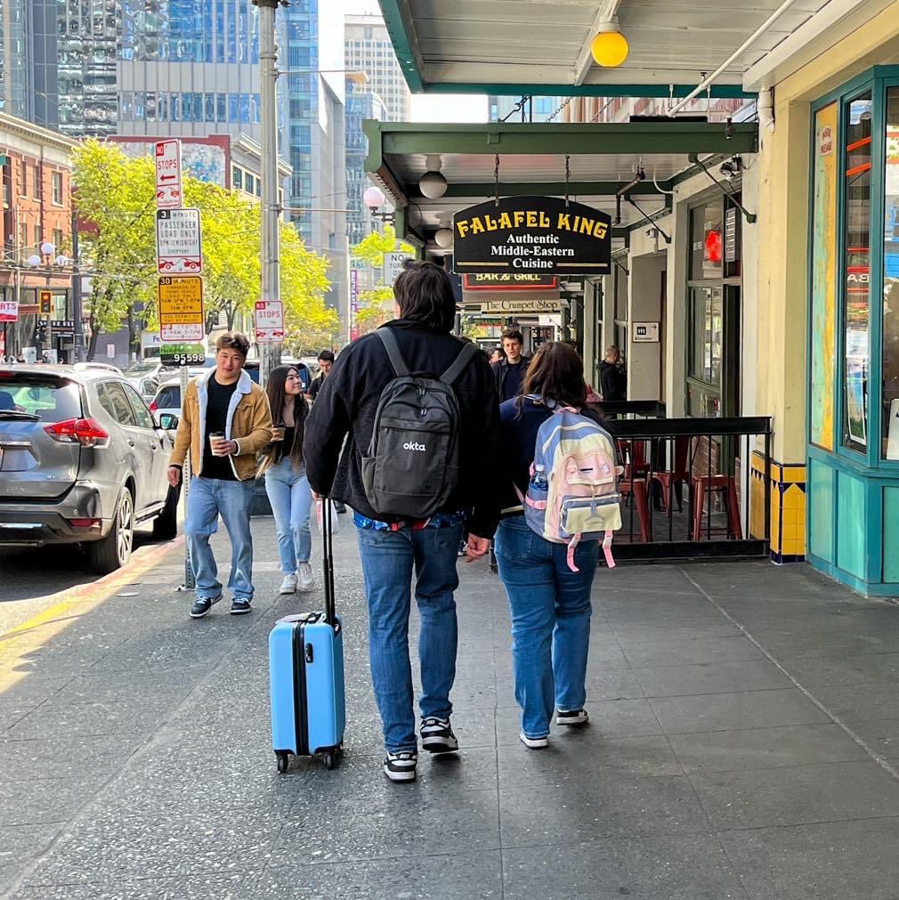 pike_place's tweet photo. Cruise Ship Visitor FAQ: Is there a place to store my luggage? #PikePlaceMarket does not offer lockers or storage. If you are a cruise passenger or a guest in a local hotel, we suggest checking with concierge services on the ship or at your hotel. https://t.co/HcDvEZX4lO