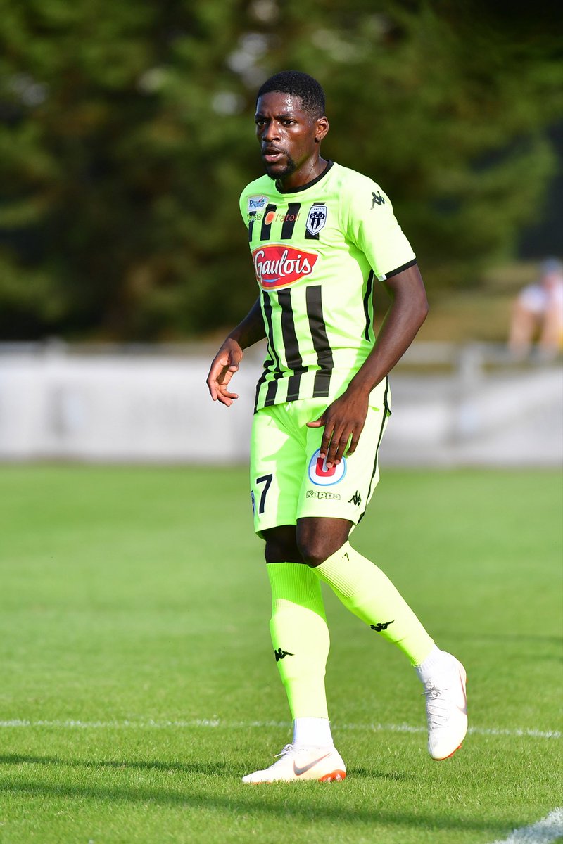 ActuFoot_'s tweet photo. Ancien joueur professionnel, Harrison Manzala fait parti des joueurs présélectionnés par @AmineMaTue pour disputer la Kings World Cup ! 🇫🇷

Sacré talent. 🥵 https://t.co/lCjJISYWNt
