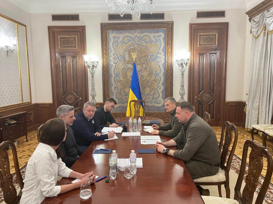 Met with a delegation of the 🇺🇸 defense company @LockheedMartin headed by its Vice President Raymond Piselli.

Thanked the representatives of one of the world's leading defense companies for supporting 🇺🇦 at this crucial moment for its independence.