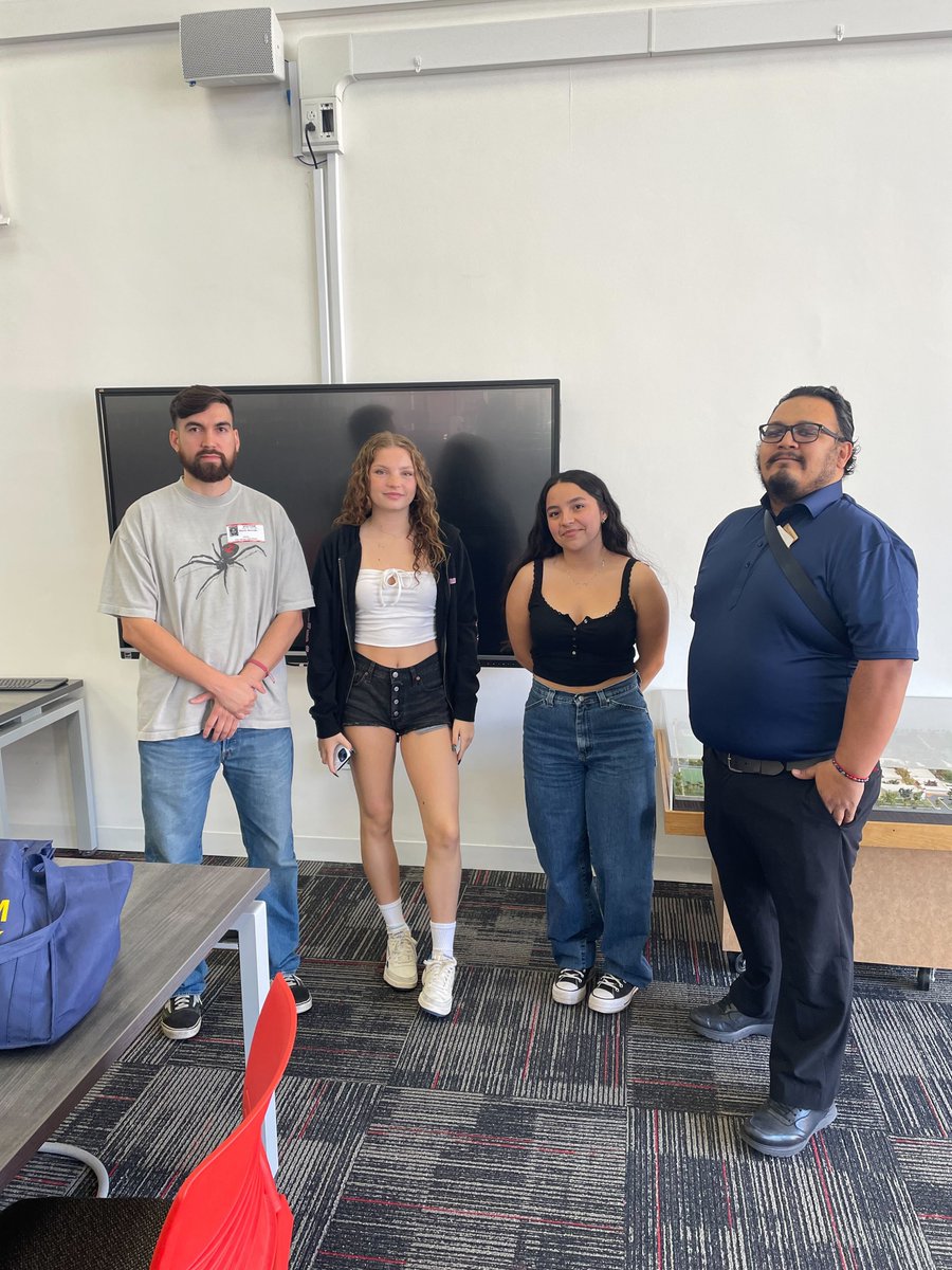 Thanks for having us, Desert Hot Springs High & Palm Springs High! Congrats to our newly-admitted Golden Bears from the Palm Springs Unified School District! @PSUSD 🐻💛 #GoBears #IAmBerkeley