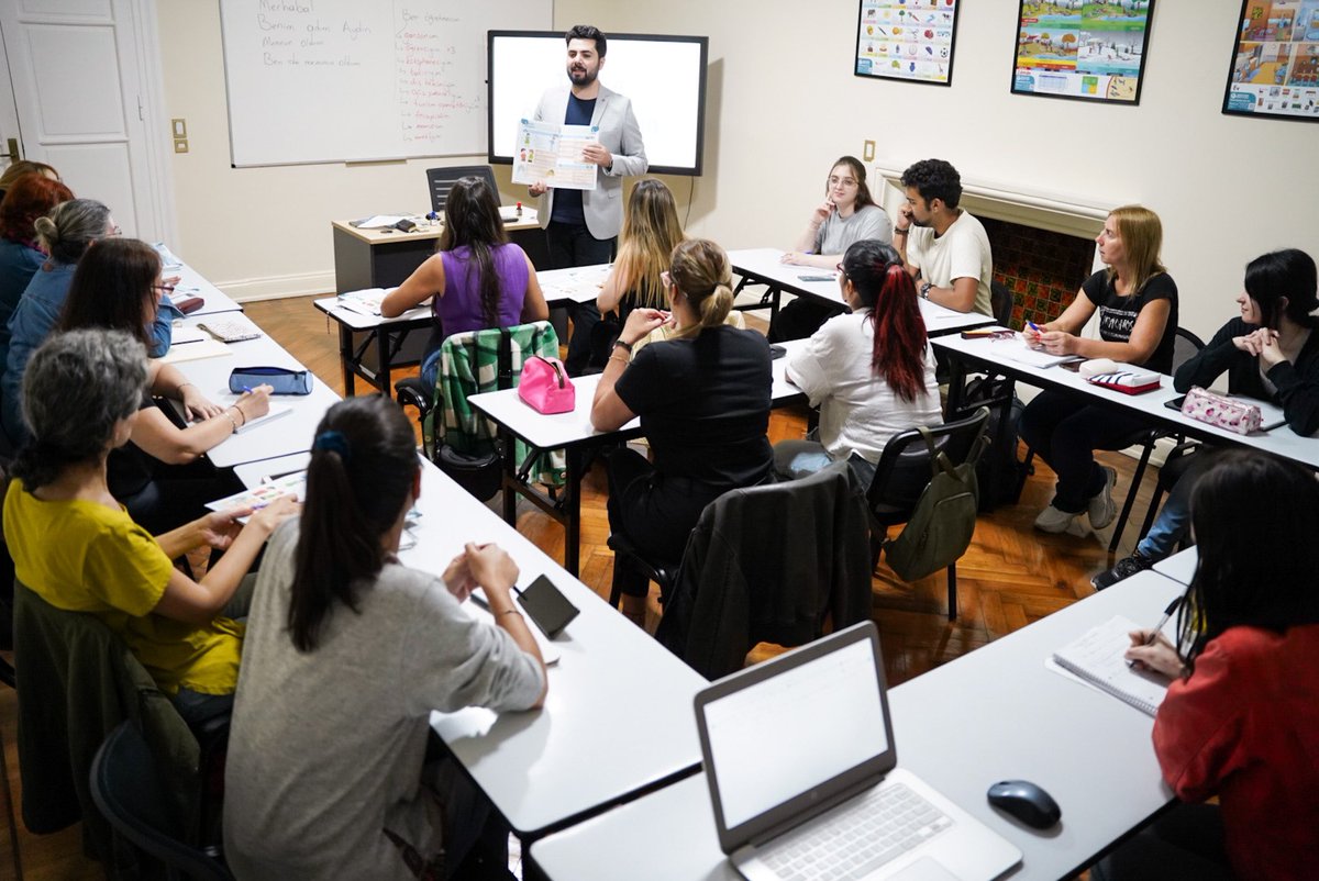 yeebuenosaires's tweet photo. ¡Estamos de vuelta con más energía y entusiasmo! 🎉

Comenzaron los cursos del #idiomaturco en este nuevo ciclo 👩🏻‍🏫👨‍🏫 y estamos listos para salir de este viaje de aprendizaje juntos. 

Esperamos que sea un período divertido y lleno de nuevas experiencias. 🤗🥳 https://t.co/rW27rUuEDz