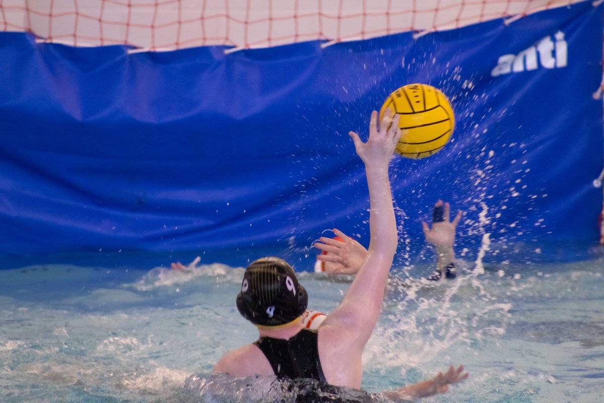 Troy United Girls Water Polo swimmers are making a splash! 📸 by Matthew Schwiderson, a @TSDGuild Student Producer.