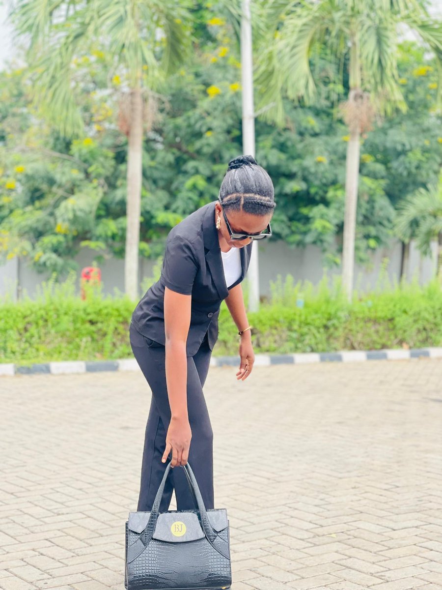 osemiloore1's tweet photo. Hey X, Life has painted me in Black and White. 
Taking one step at a time, making my own mistakes and celebrating my little and big wins. 
I'm grateful to God for life. https://t.co/qUsJAyyPUX