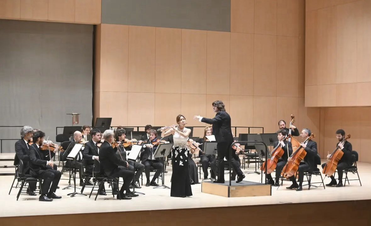jasmine_choi's tweet photo. Felt so welcomed and so blessed to make these special memories with you all🥹🙏🏻🇪🇸. Another moment that reminded me of why we play music and why we do what we do. #purejoy #gracias #mozart #k314 https://t.co/u75AMllZo2