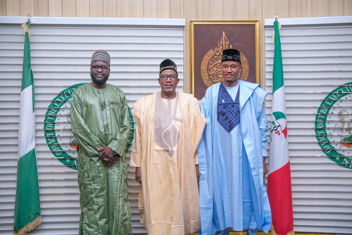 Today, I had the pleasure of hosting the esteemed Islamic scholar Professor Mansur Isa Yelwa. During our meeting, Professor Yelwa graciously offered special prayers for me and for the continuous development of Bauchi State. #GreaterBauchi