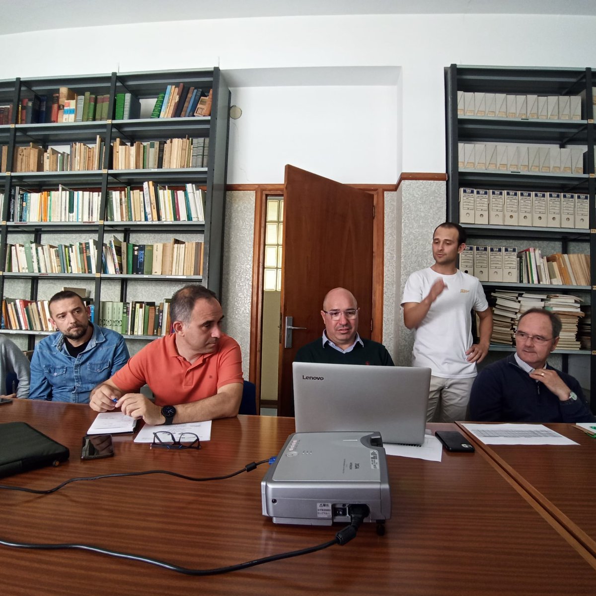 CoopsAgroCV's tweet photo. En la mañana de hoy hemos participado en una reunión de seguimiento de #DETECTORYZA, en la que hemos planificado las actuaciones previstas hasta la finalización de este proyecto financiado por la @GVAavi. También hemos revisado los avances e hitos de los últimos meses.
#arroz https://t.co/7rUxMLAH3s