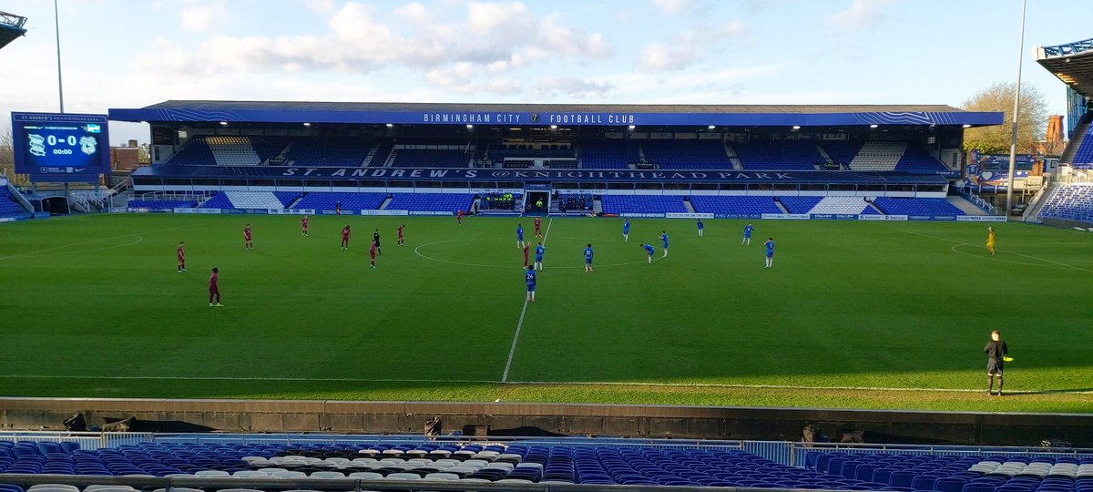 It's a bit chilly and we even had some hail about 15 minutes before the kick off, but here to see BCFC u21s take on Cardiff.

There's a Trialist, not sure who...

#BCFCu21s