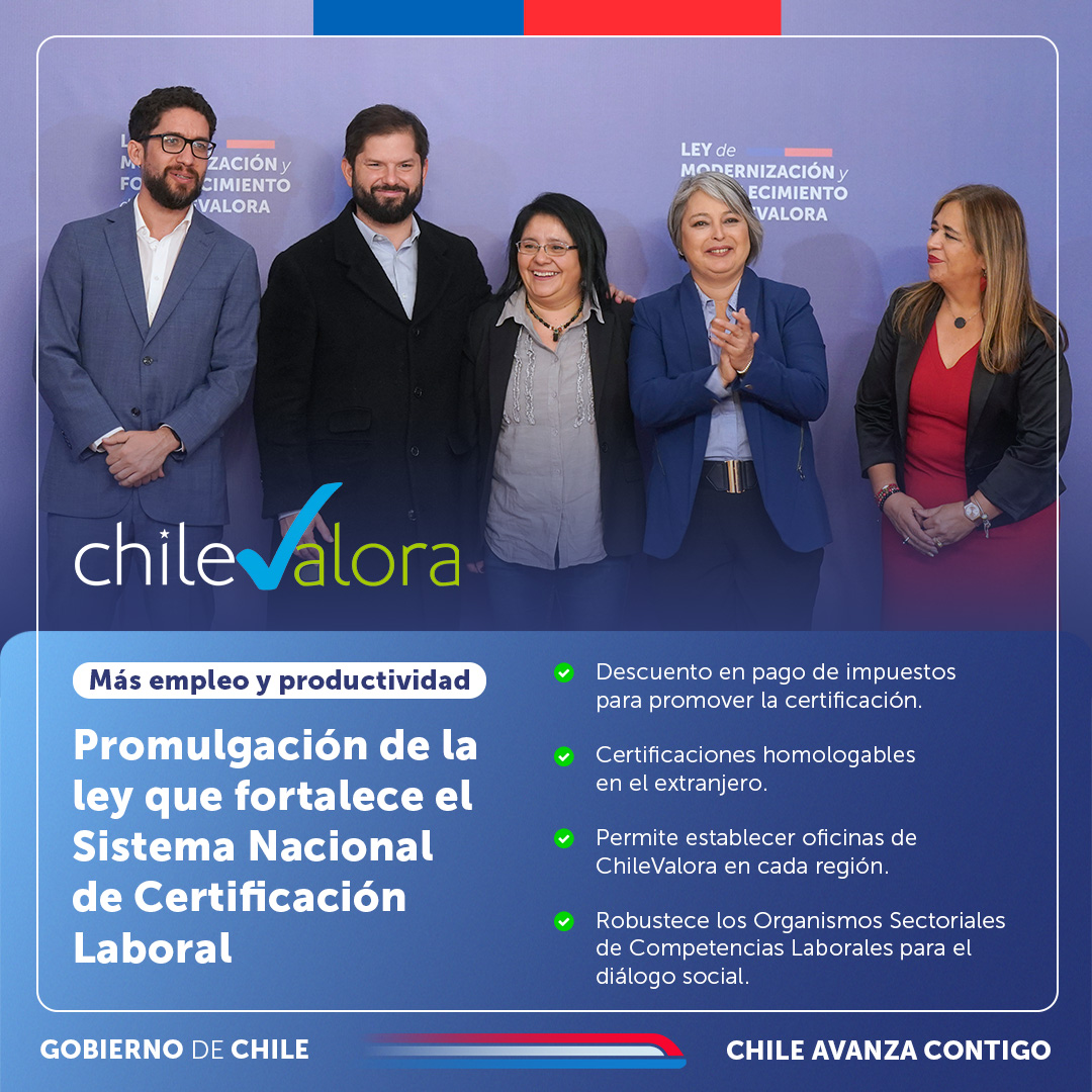 👏🏼El Presidente @GabrielBoric, junto a la ministra @jeannette_jara, promulgó la ley que fortalece y moderniza el Sistema Nacional de Certificación de Competencias Laborales @ChileValora (1/2)