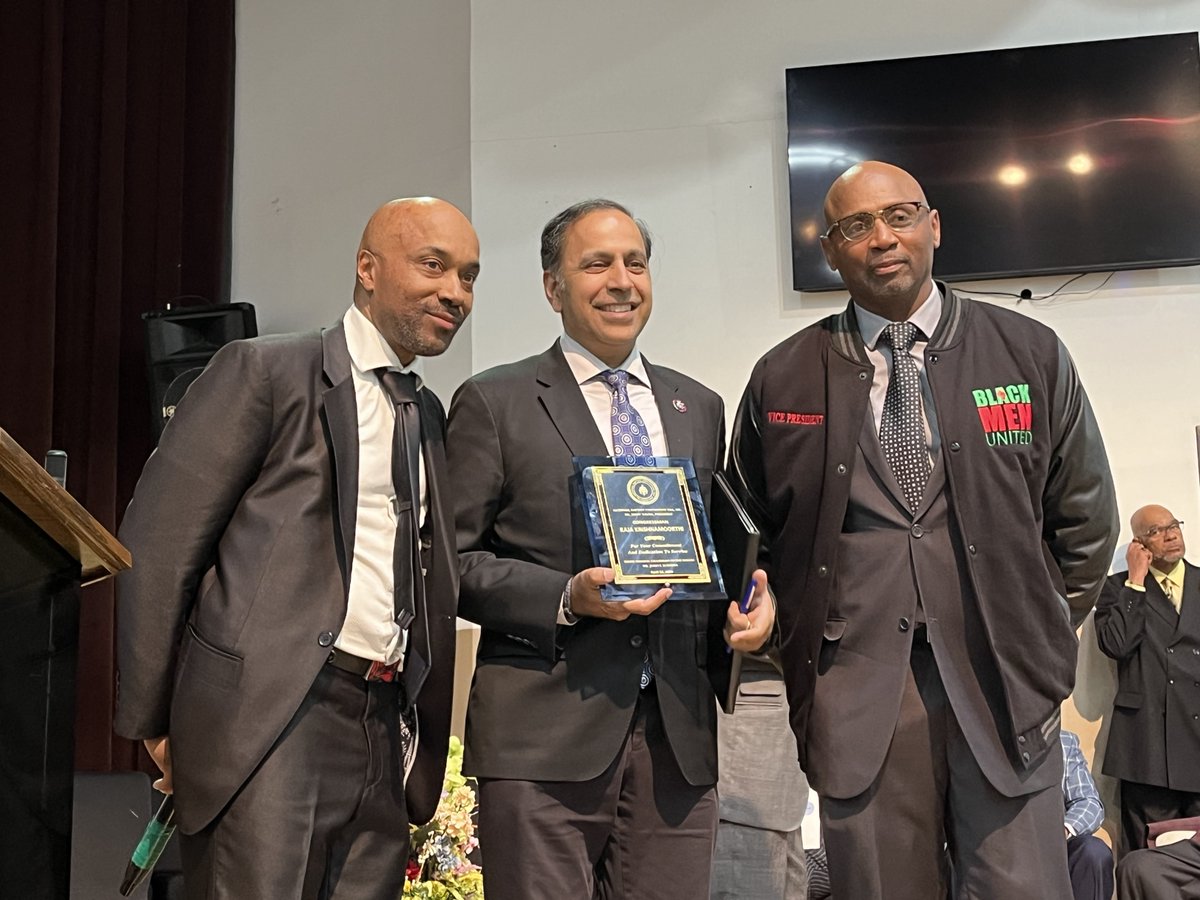 I was honored to receive this recognition from my friend, Reverend John Harrell, at the National Baptist Convention Home Mission Rally Friday night alongside @RepDannyDavis, @ToniPreckwinkle, and other civic leaders in our community.