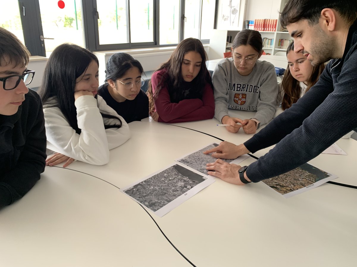insbrugulat's tweet photo. La setmana passada l'alumnat de 3r d'ESO va participar en els tallers de geografia impartits per estudiants del Grau de geografia de la @UdGeografia  , com a punt de partida al treball trimestral, que es dedicarà a analitzar el nostre territori tot aportant millores sostenibles. https://t.co/qX9YtdLRTR