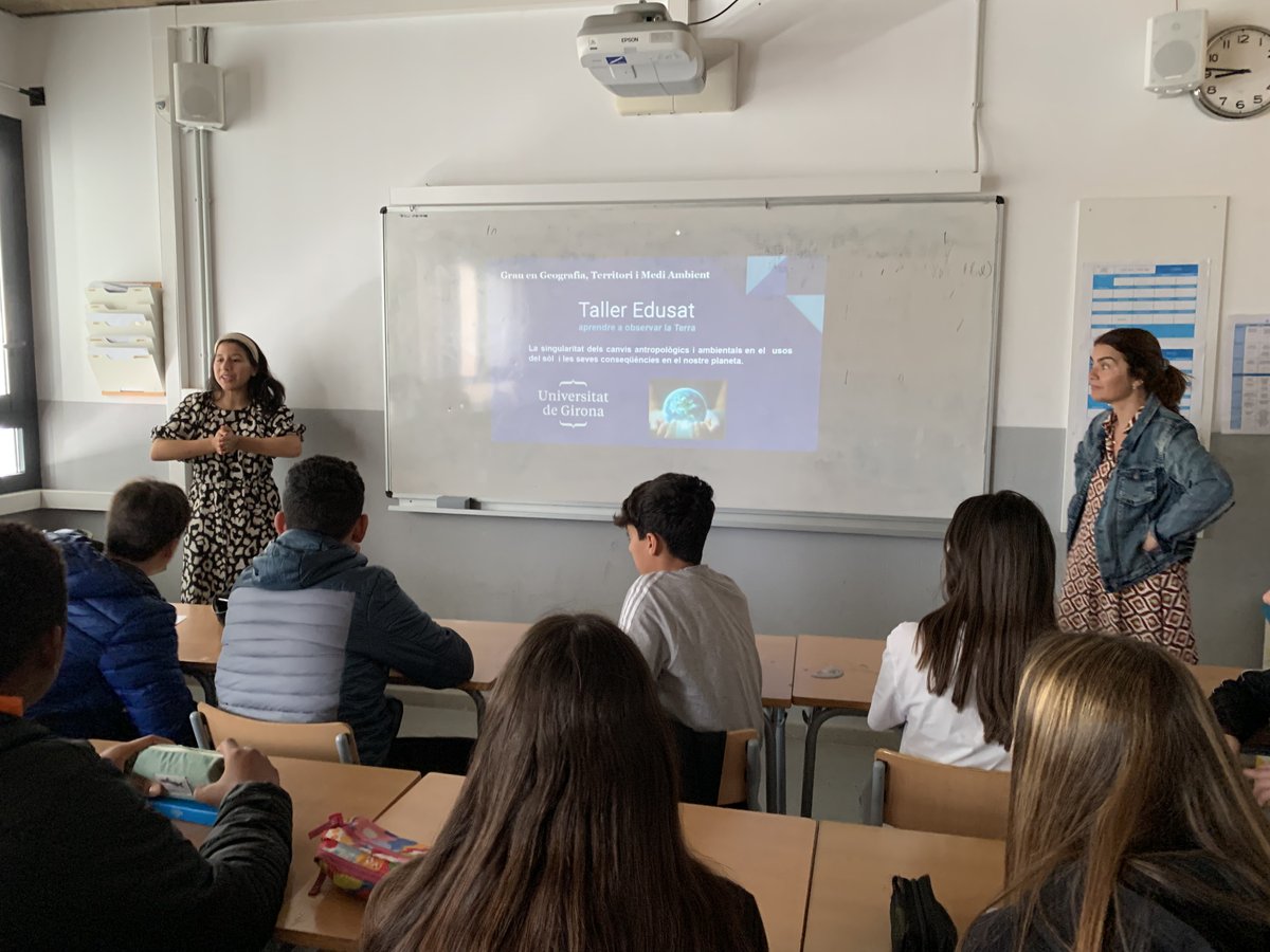 insbrugulat's tweet photo. La setmana passada l'alumnat de 3r d'ESO va participar en els tallers de geografia impartits per estudiants del Grau de geografia de la @UdGeografia  , com a punt de partida al treball trimestral, que es dedicarà a analitzar el nostre territori tot aportant millores sostenibles. https://t.co/qX9YtdLRTR