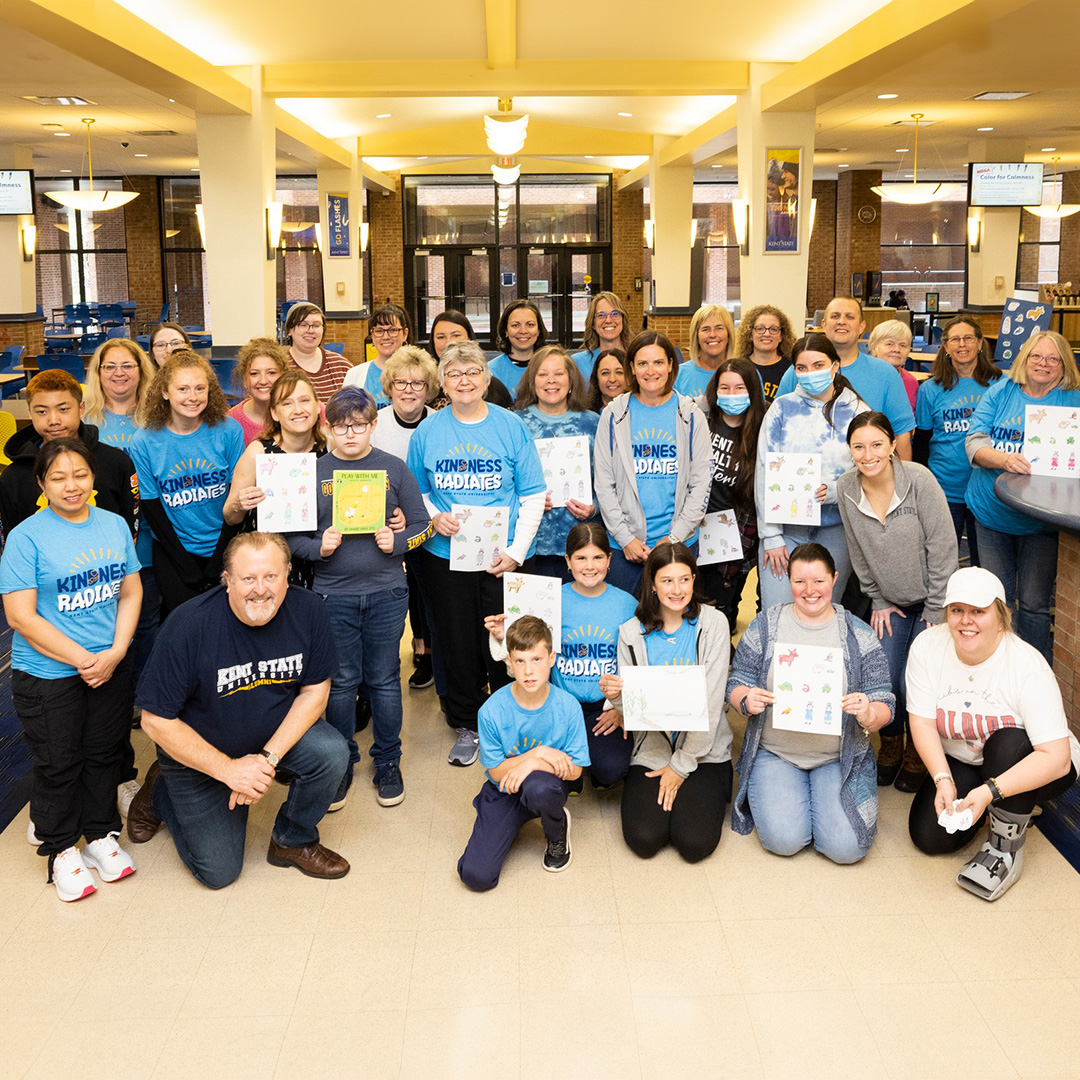 KSUAlumni's tweet photo. Serve. Unite. Inspire. It’s Flashes Give Back Week! Today through Saturday, alumni and friends are volunteering to make a difference in our communities and @KentState! Share your photos throughout the week with #FlashesGiveBack! https://t.co/Pe5RldzpSy