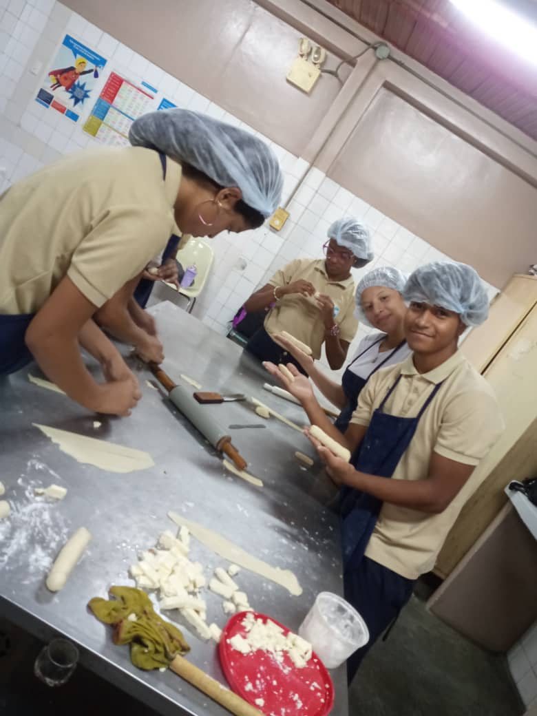 donpedrovedruna's tweet photo. ¡Disfruta  del delicioso sabor del pan recién horneado en tu mesa todos los días!  ¡El complemento perfecto para tus comidas y meriendas! https://t.co/TBL93Swong