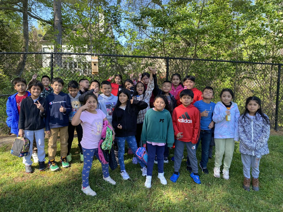 SURPRISE! 😯 Our 3rd students checked the Bluebird house on campus, and were amazed to find a nesting bluebird! 🪺 @DCSDRegion1 @COSDeKalbCounty @DeKalbSchools